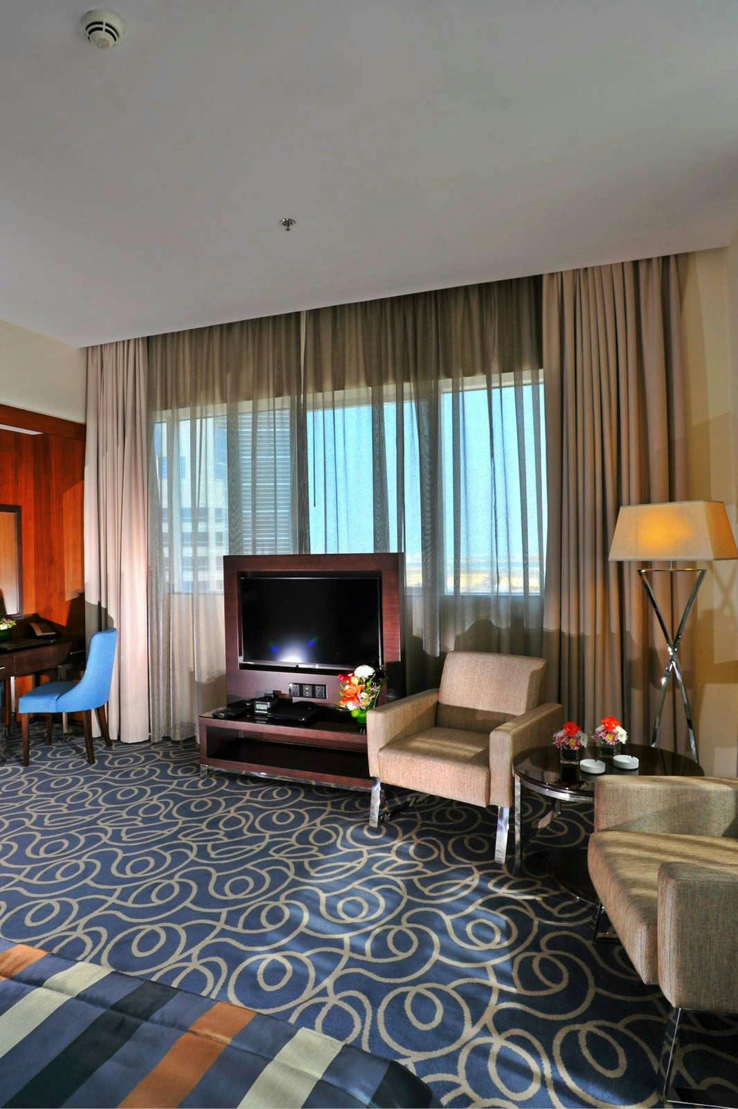 Hotel Ramada Abu Dhabi Corniche photo 3