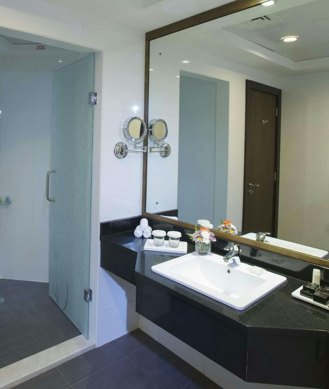 Hotel Ramada Abu Dhabi Corniche photo 4