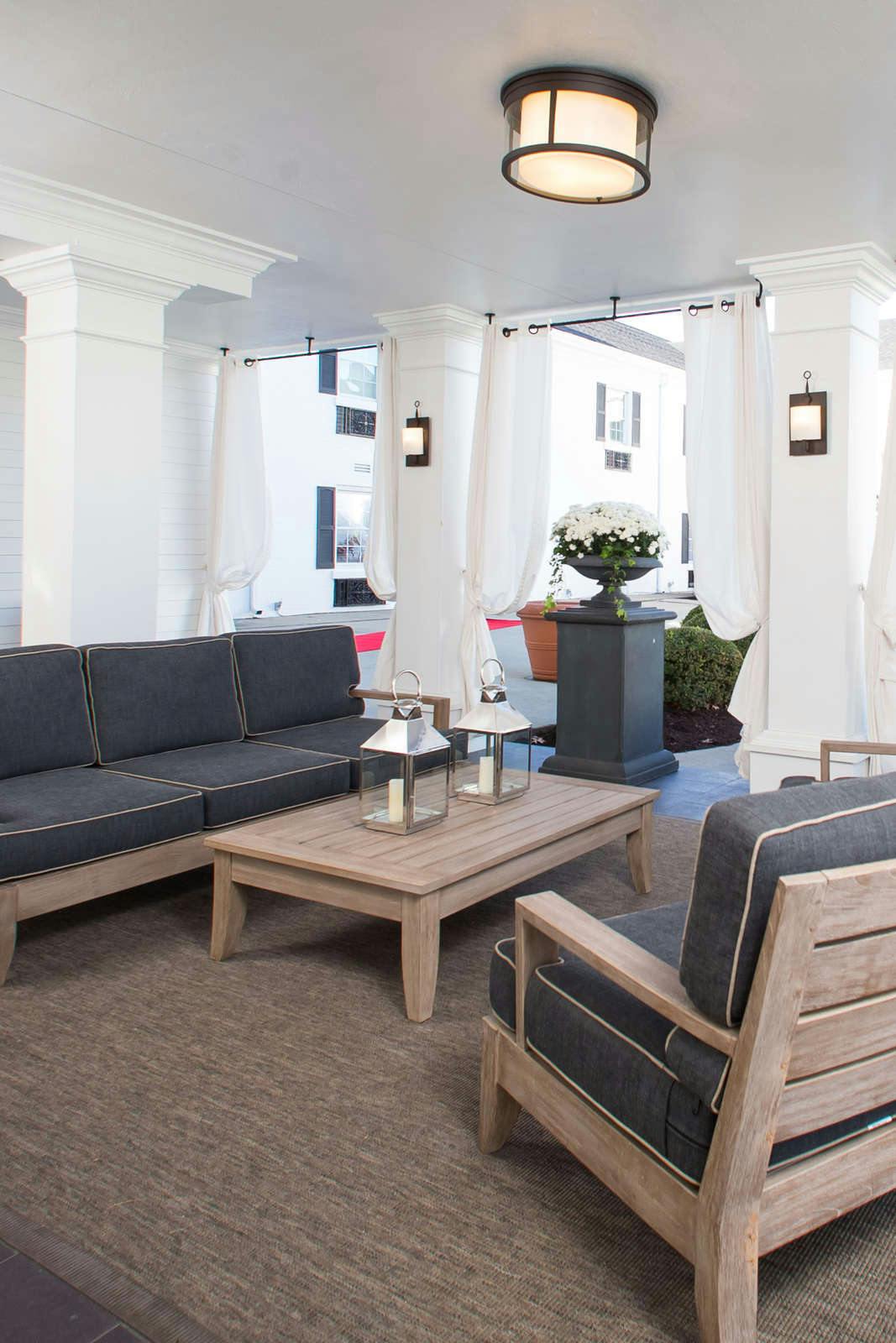 The Campbell House Lexington Curio Collection By Hilton