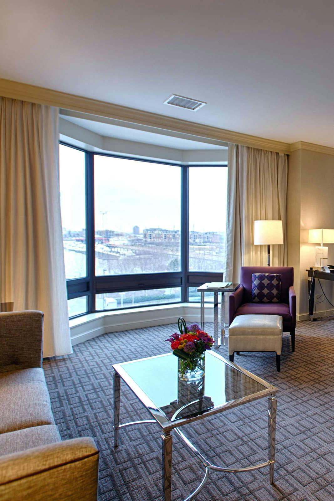Hotel Royal Sonesta Harbor Court Baltimore - Premier Suite photo 4