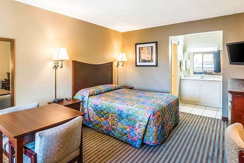 Hotel Rodeway Inn Regalodge photo 1