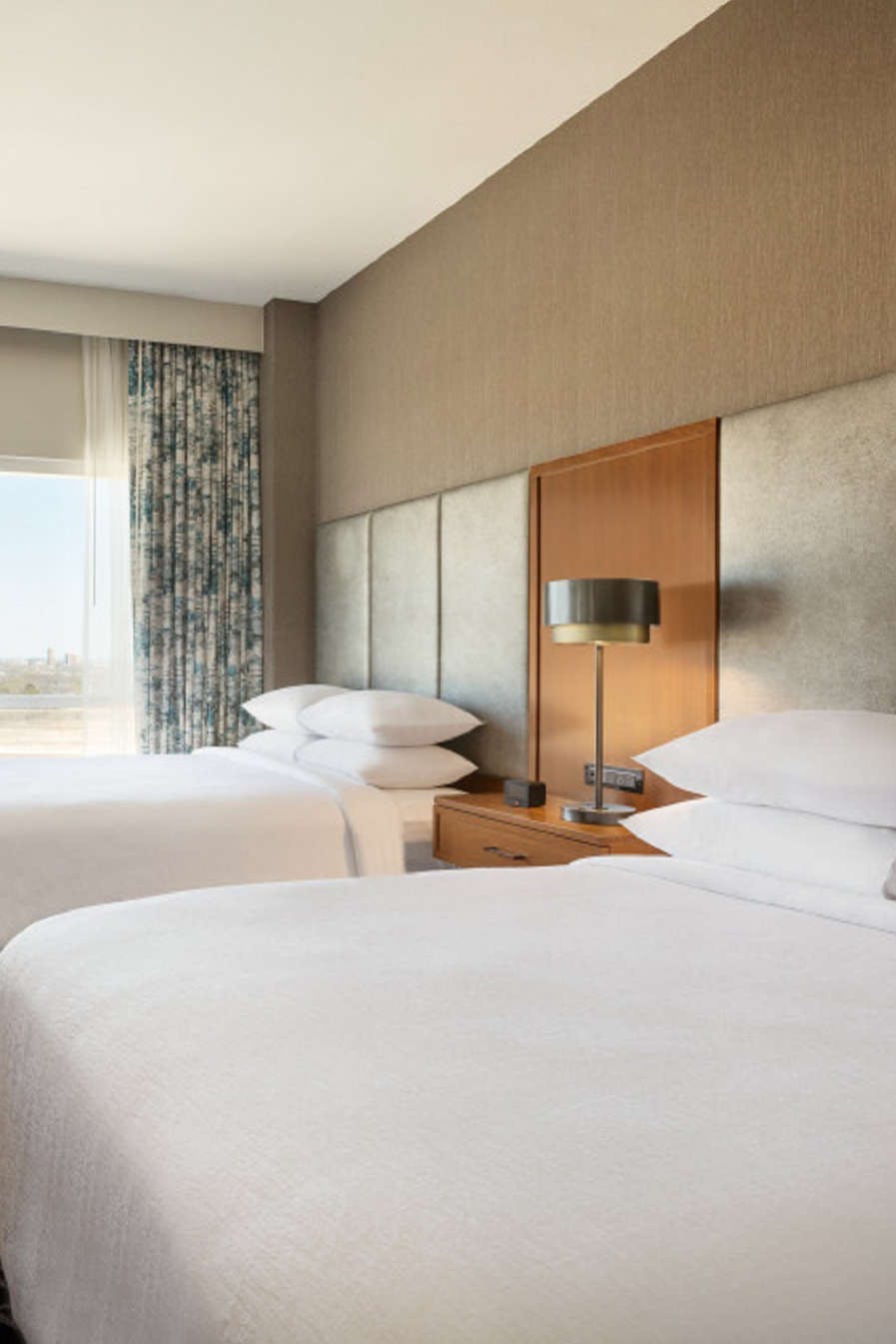 Hotel Embassy Suites by Hilton Denton Convention Center photo 2