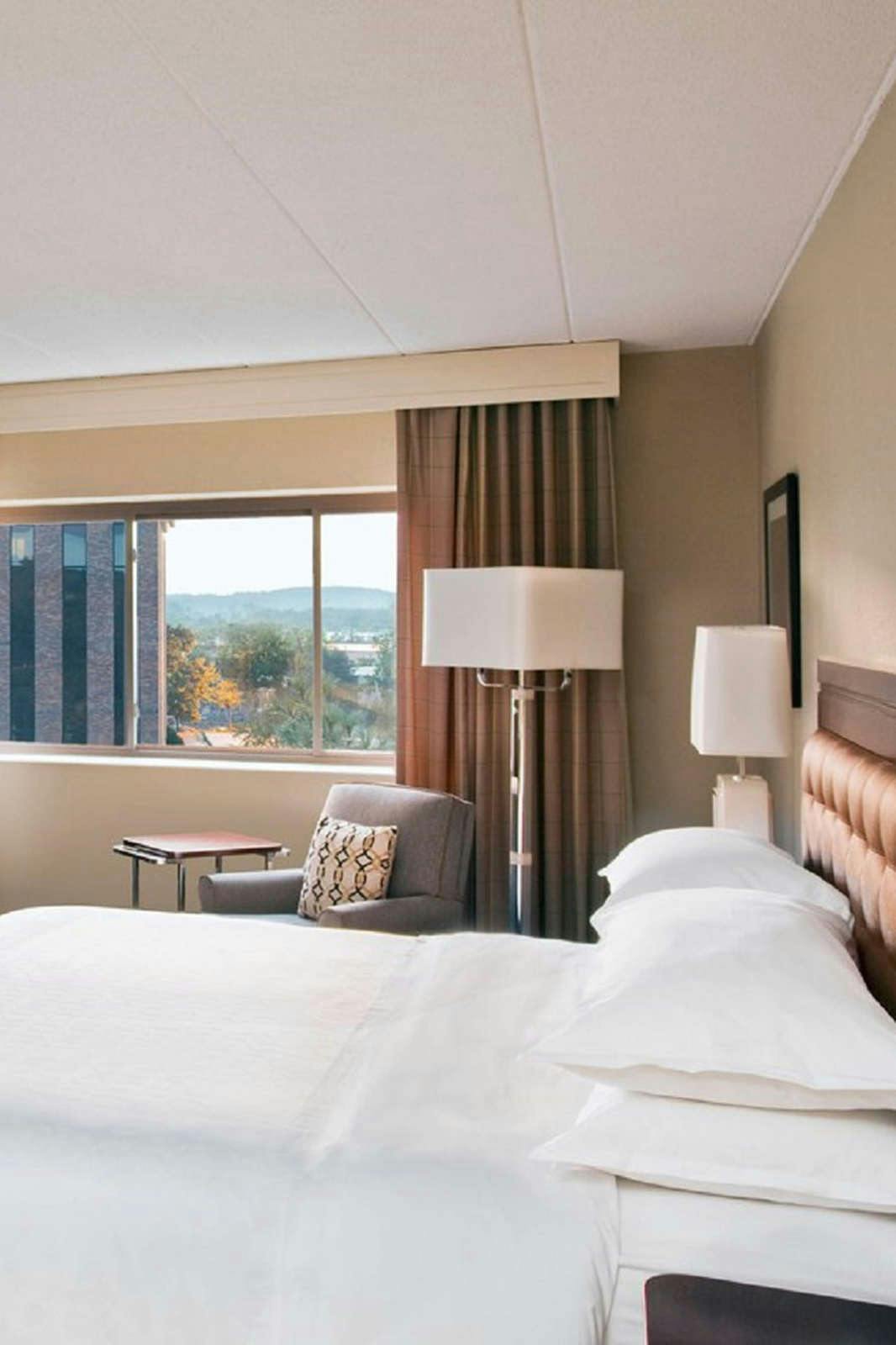 Hotel Renaissance Framingham Hotel & Conference Center photo 2