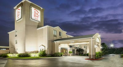 Red Roof Inn & Suites Houston - Humble/IAH Airport