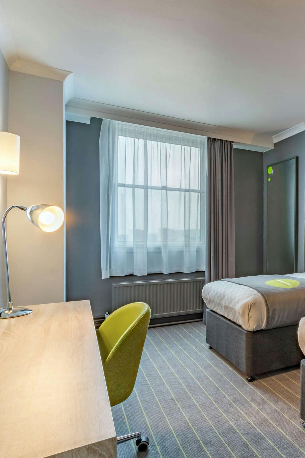 Hotel Thistle Express London Luton photo 3