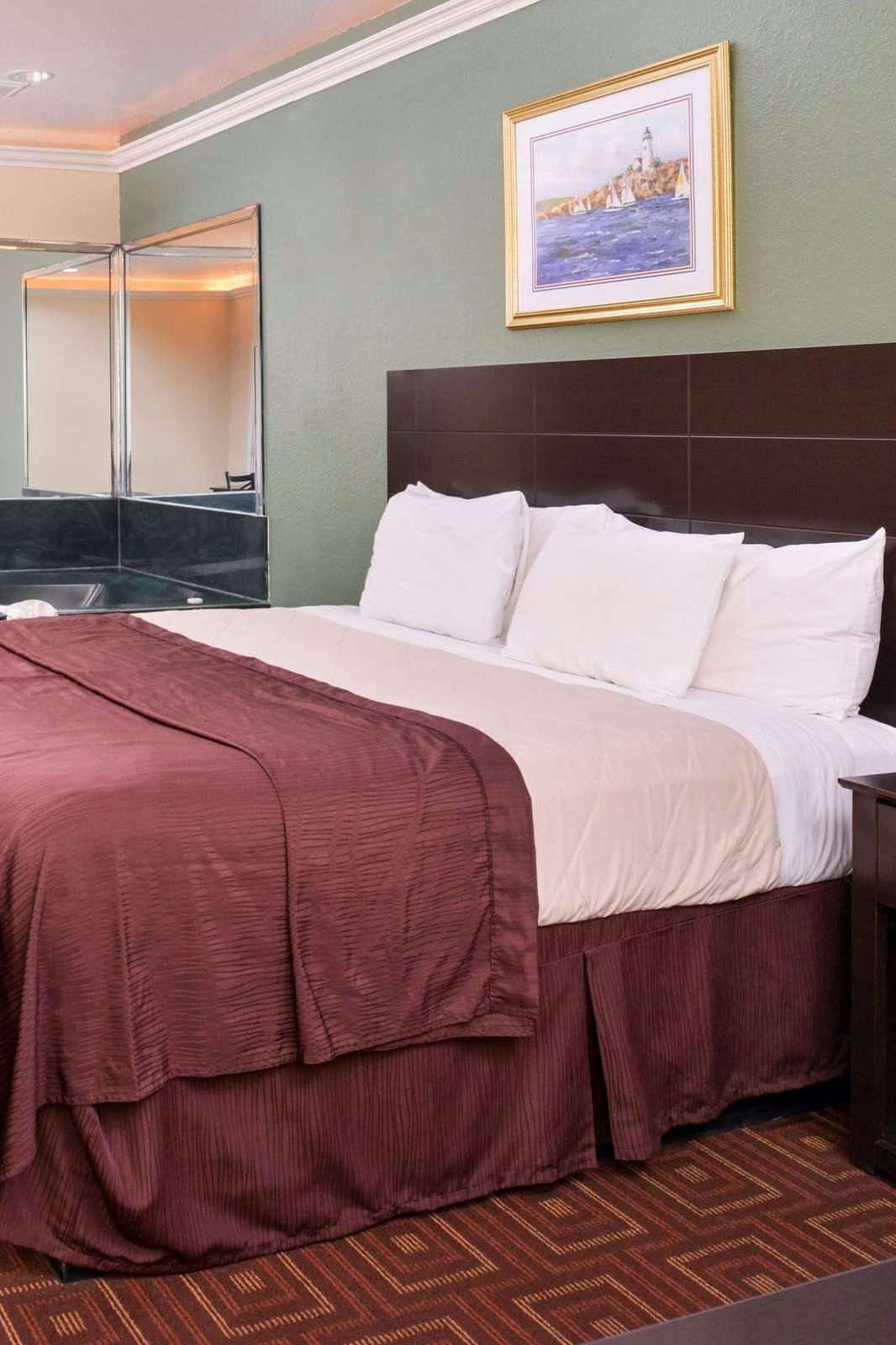 Hotel Americas Best Value Inn Baytown photo 1