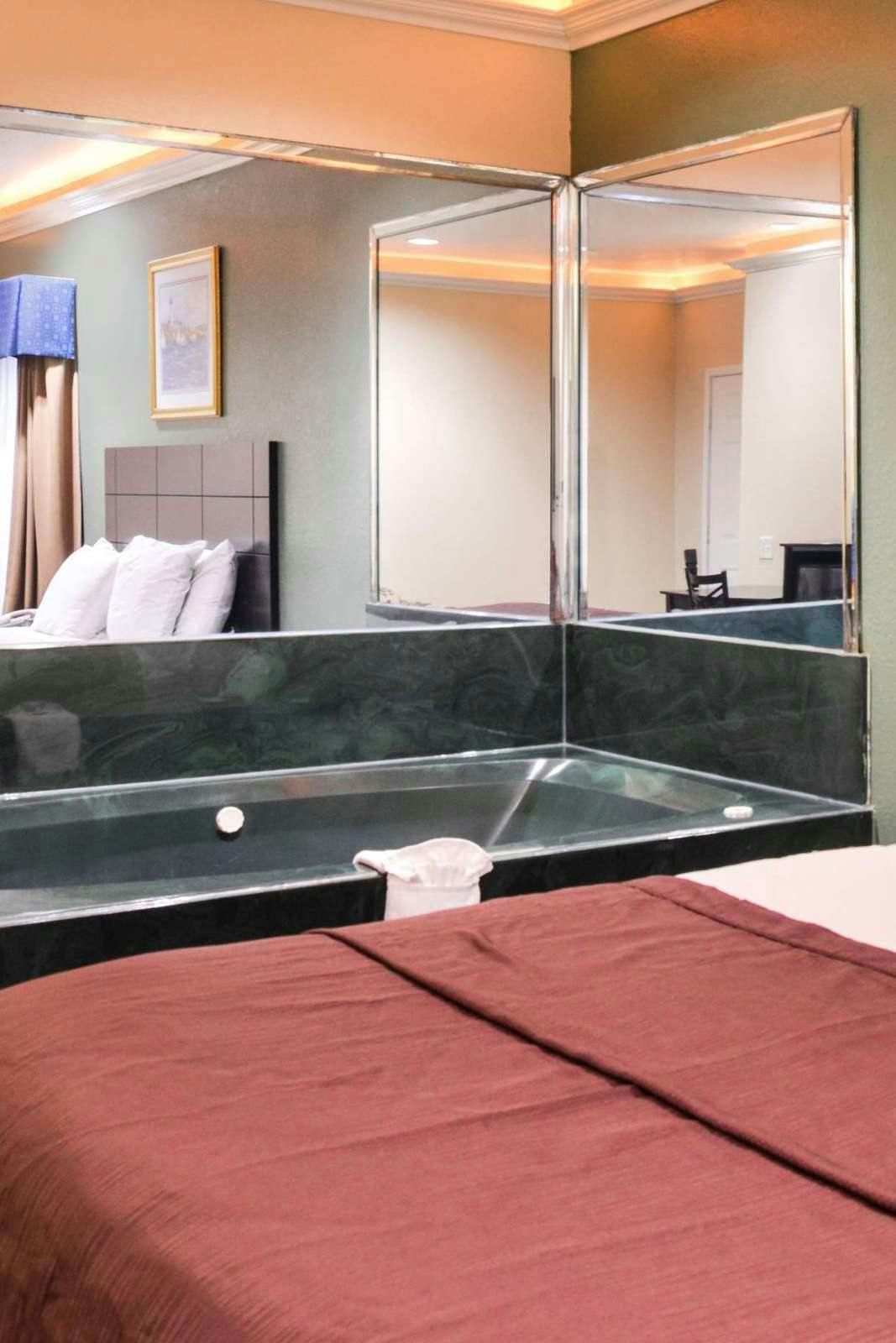 Hotel Americas Best Value Inn Baytown photo 4