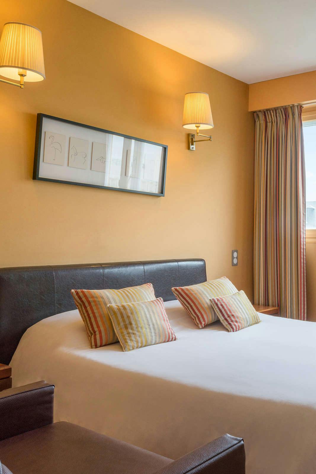 Hotel The Originals City, Hotel Napoleon, La Roche-sur-Yon photo 1