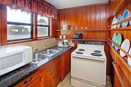 Hotel Clarion Inn Surfrider Resort photo 3