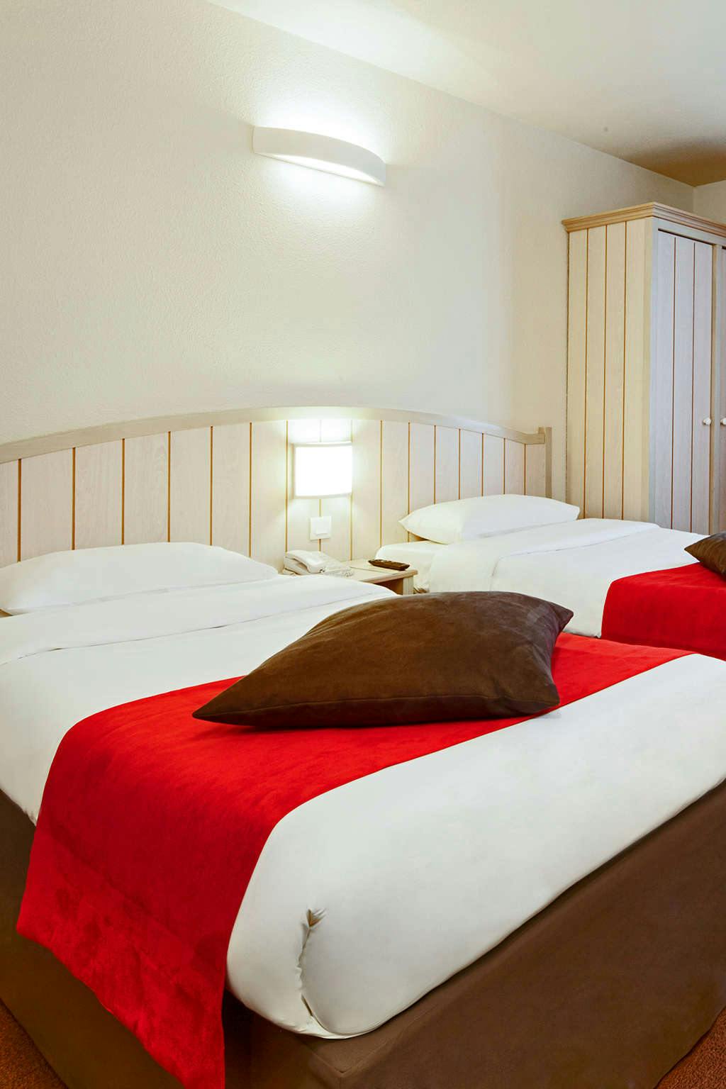 Hotel Campanile Val de France photo 2