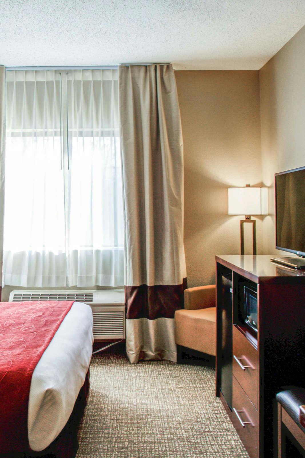 Hotel Comfort Suites Lombard - Addison photo 4