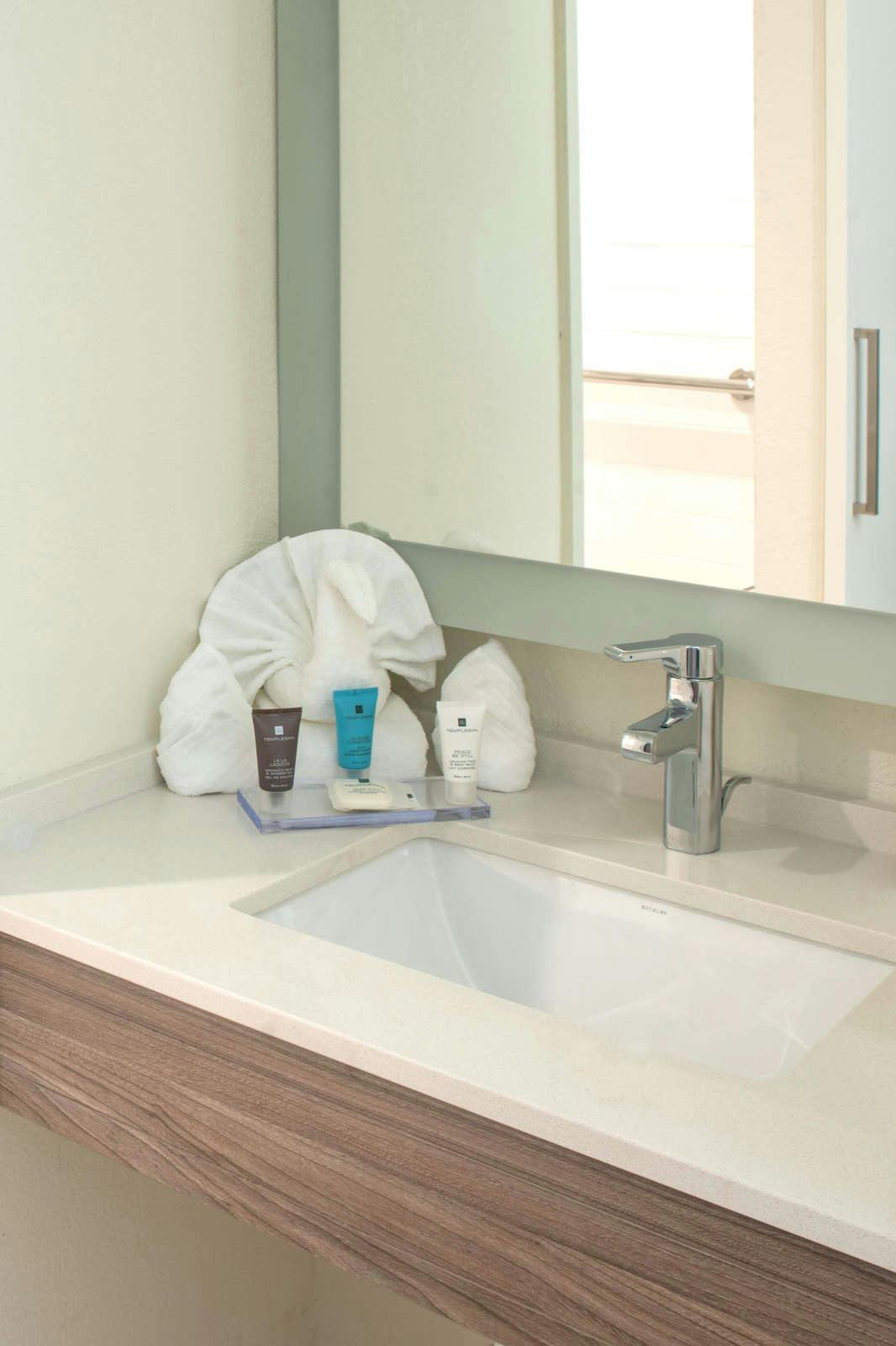 Hotel Crowne Plaza Orlando - Lake Buena Vista by IHG photo 3