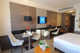 Hotel IH Hotels Milano Lorenteggio photo 1