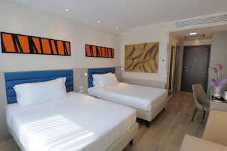 Hotel IH Hotels Milano Lorenteggio photo 2