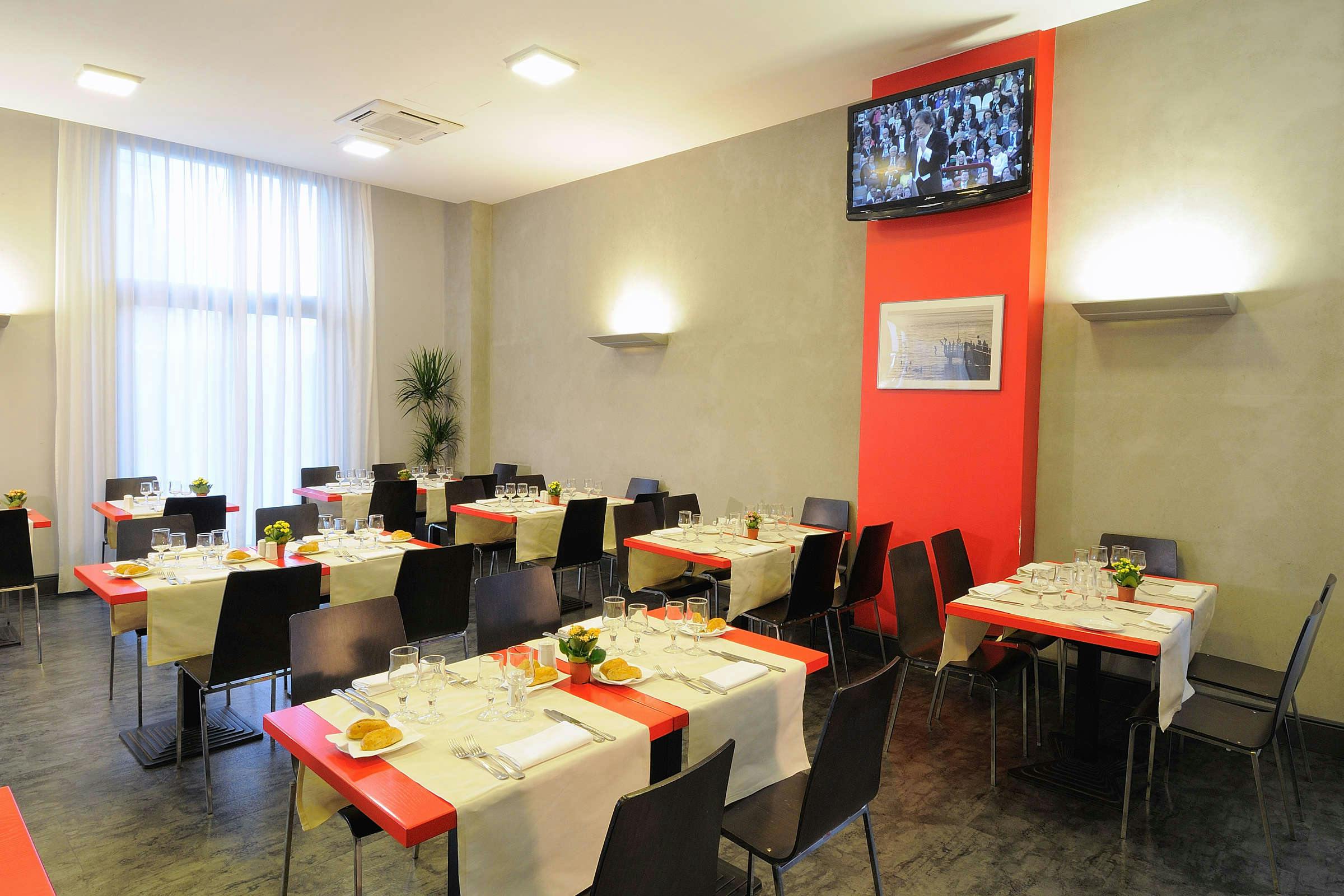 Hotel IH Hotels Milano Lorenteggio photo 5