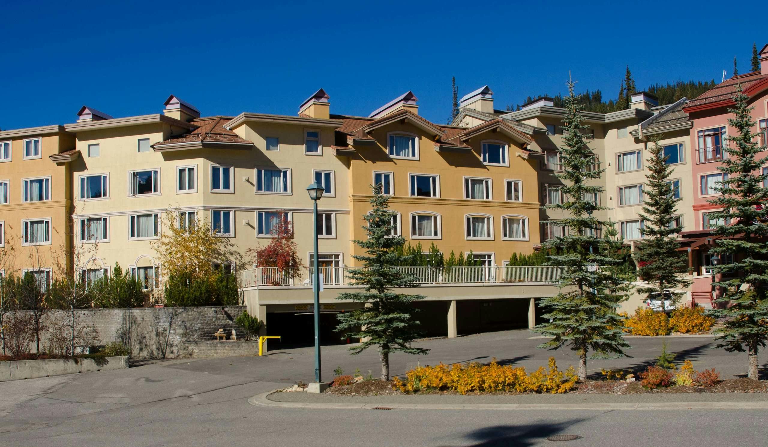 Nancy GreeneÕs Cahilty Hotel & Suites