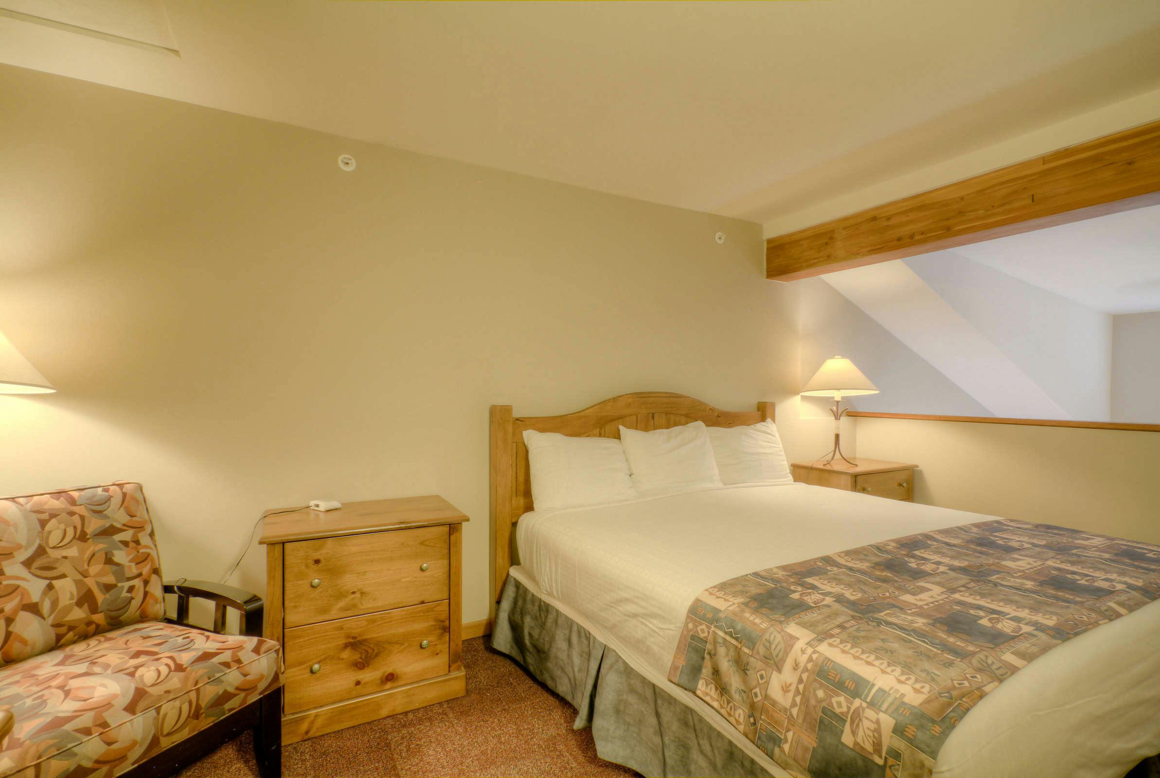 Hotel Nancy GreeneÕs Cahilty Hotel & Suites photo 1