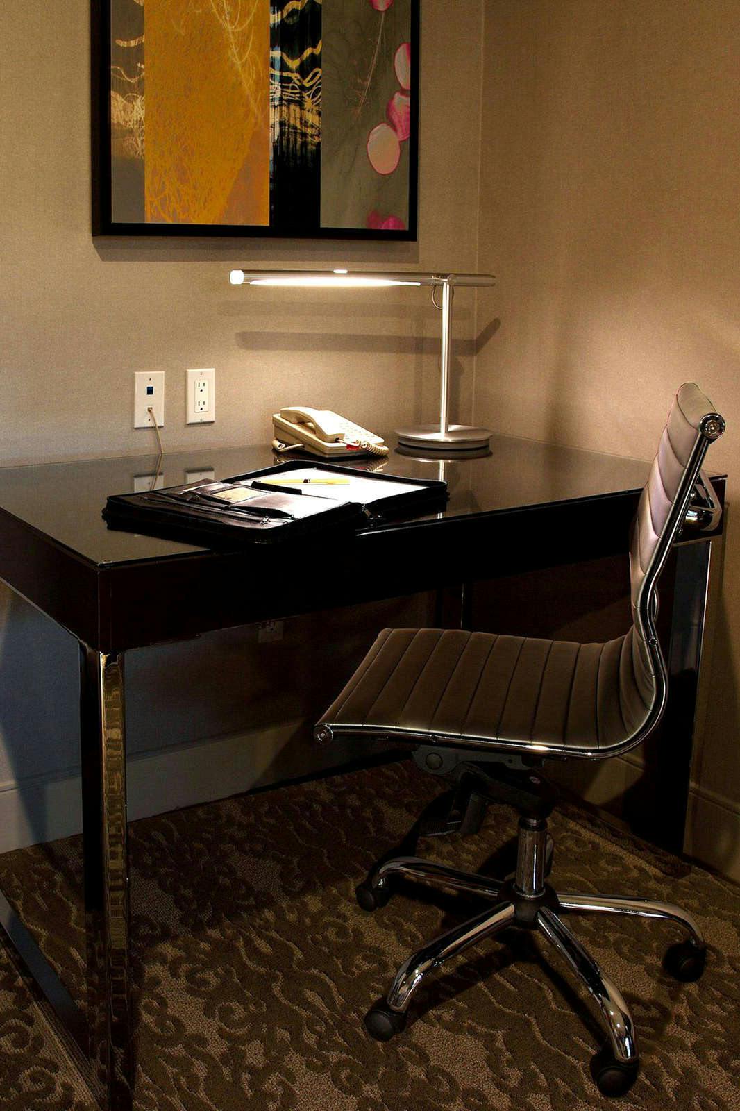 Hotel Doubletree By Hilton Claremont photo 2