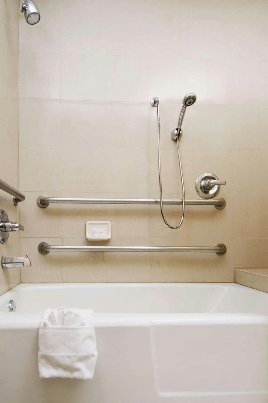 Hotel Doubletree By Hilton Claremont photo 4