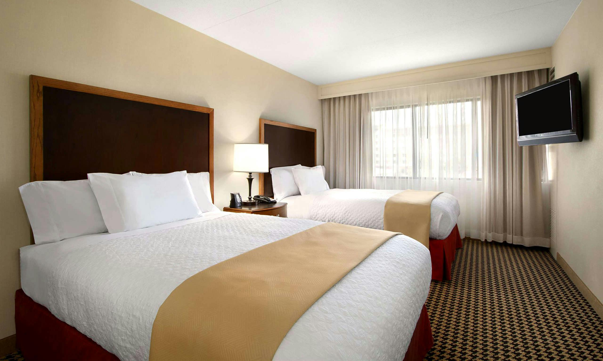 Hotel Embassy Suites Detroit Metro Airport photo 1