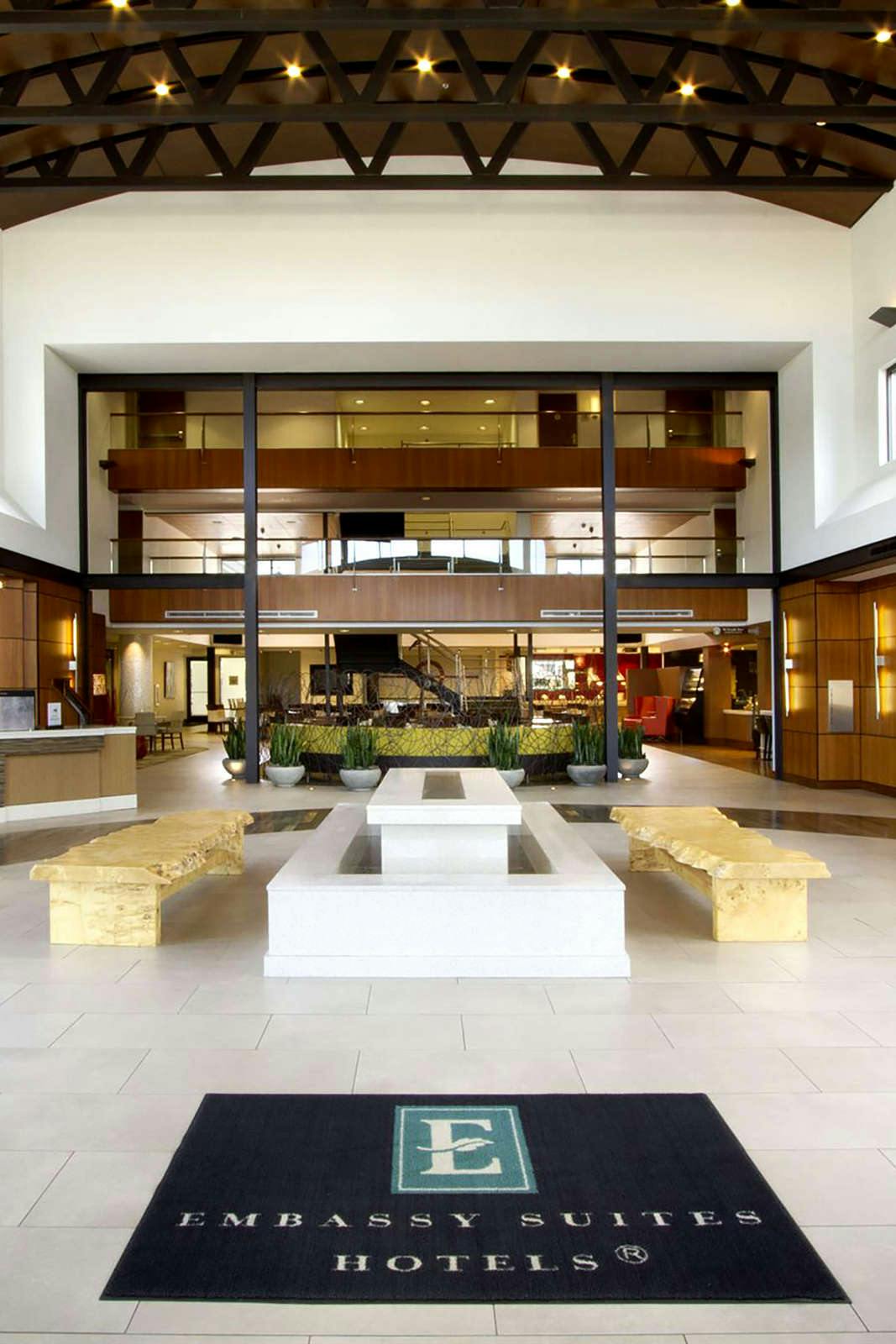 Hotel Embassy Suites Detroit Metro Airport photo 3