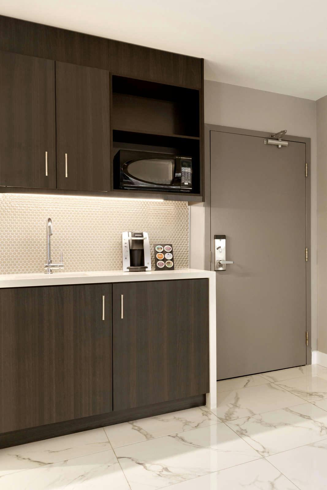 Hotel Embassy Suites by Hilton Toronto Airport photo 5