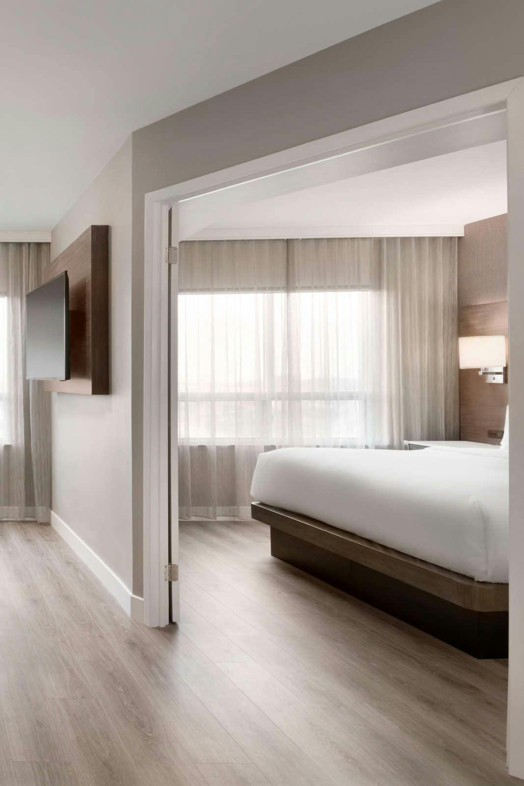 Hotel Embassy Suites by Hilton Toronto Airport photo 1