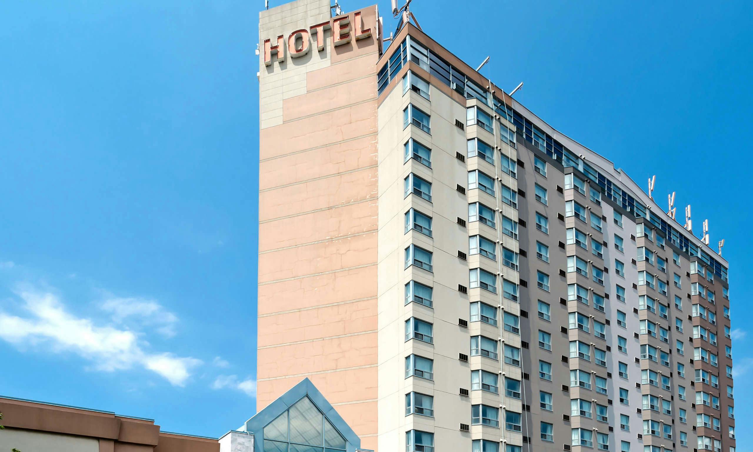 Sandman Signature Mississauga Hotel