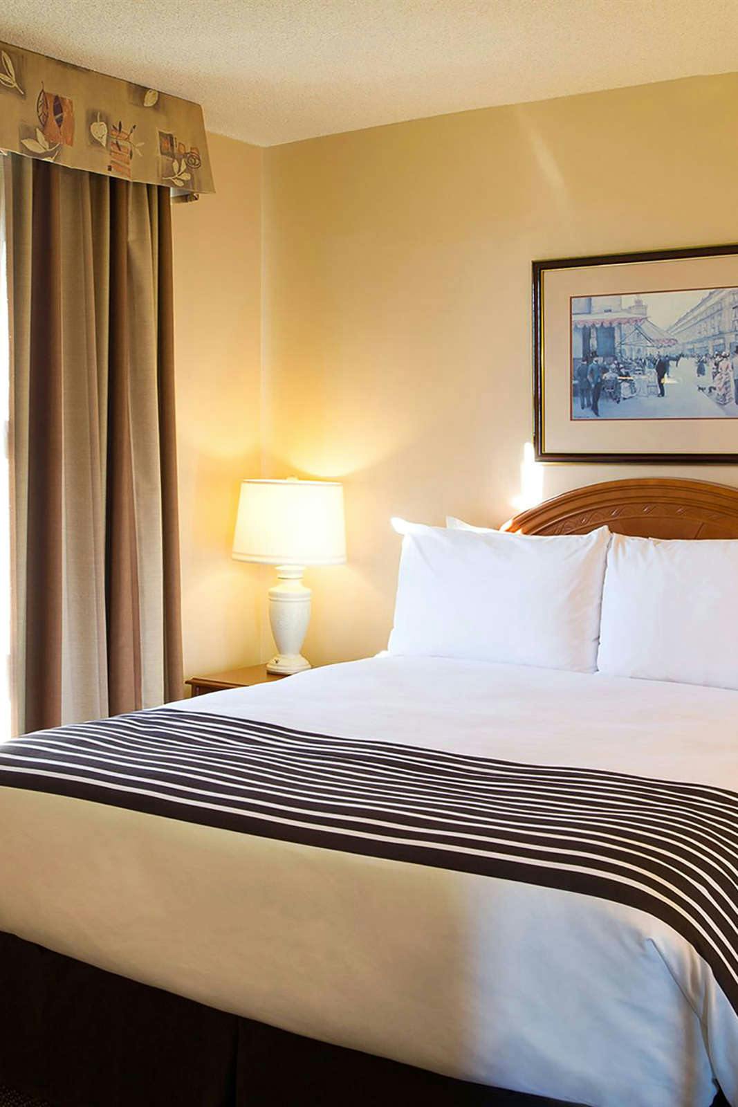 Hotel Sandman Signature Mississauga Hotel photo 2