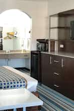 Hotel HomeBridge Inn and Suites photo 5