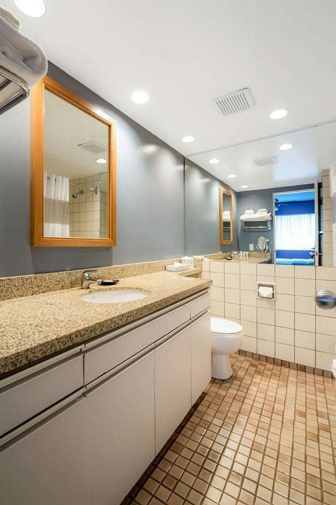 Hotel Rosellen Suites At Stanley Park photo 1