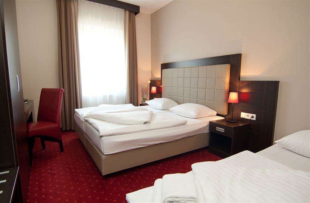 Hotel Novum Hotel Savoy Hamburg Mitte photo 2