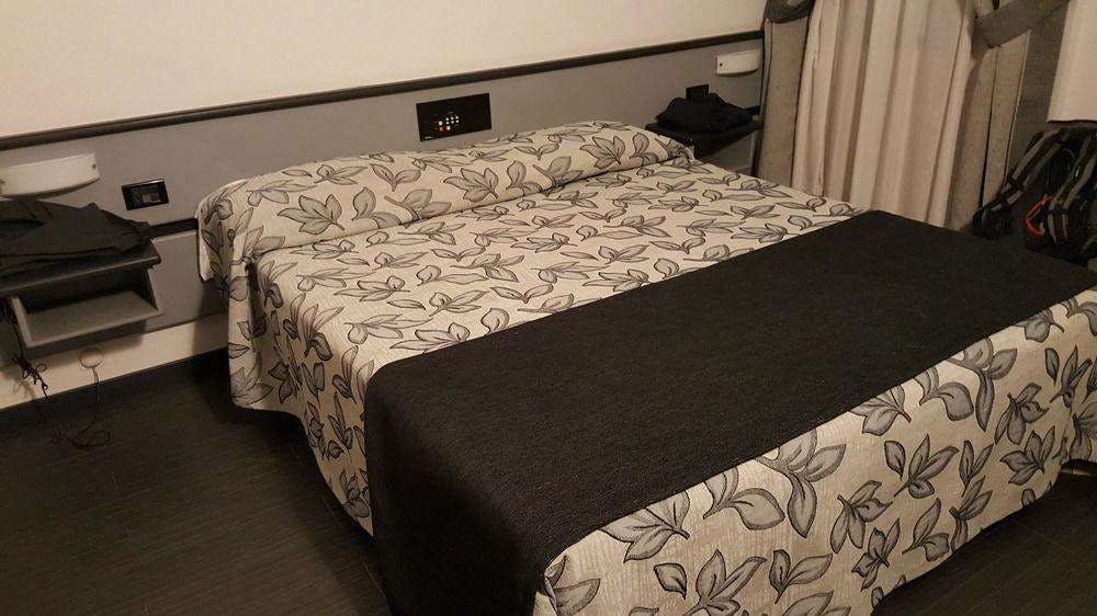 Hotel Hotel Holiday photo 2