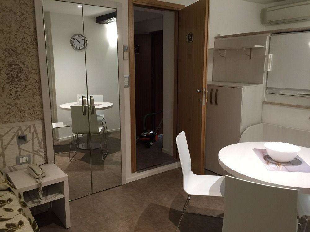 Hotel Hotel Holiday photo 3