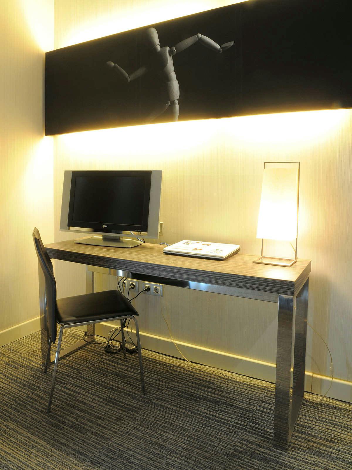 Hotel PETIT PALACE SANTA CRUZ photo 1