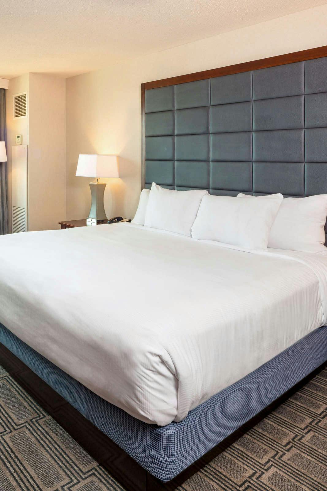 Hotel Hilton Philadelphia at Penn's Landing photo 1