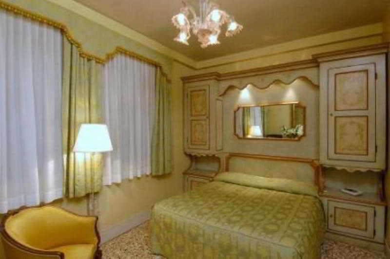 Hotel Hotel San Zulian photo 2