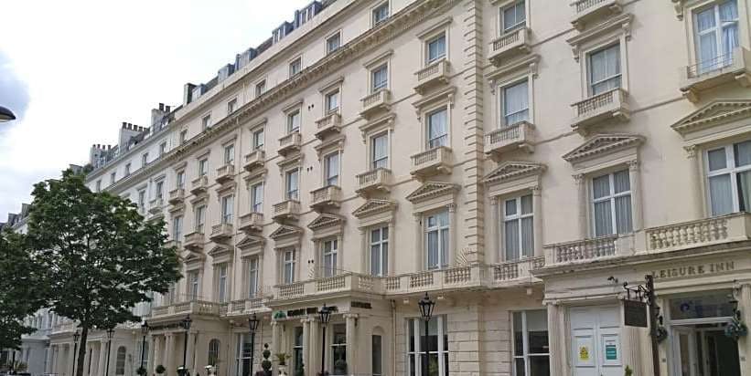 Holiday Villa Hotel And Suites