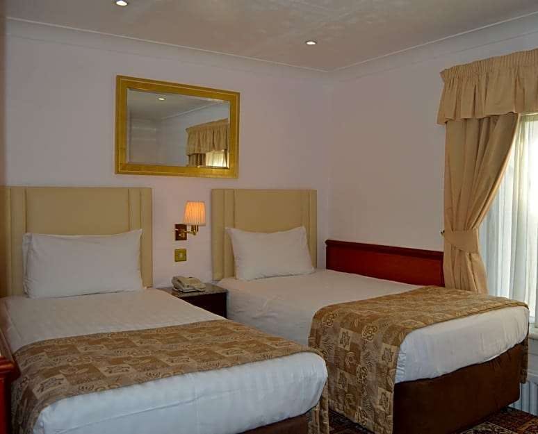 Hotel Holiday Villa Hotel And Suites photo 2