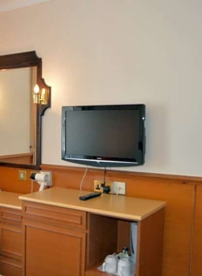 Hotel Holiday Villa Hotel And Suites photo 3