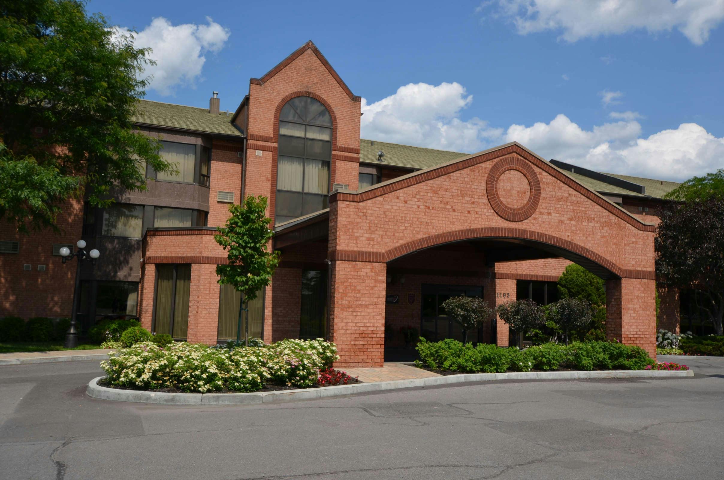 Hotel WelcomINNS Montreal-Boucherville