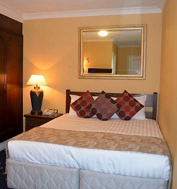 Hotel Holiday Villa Hotel And Suites photo 1