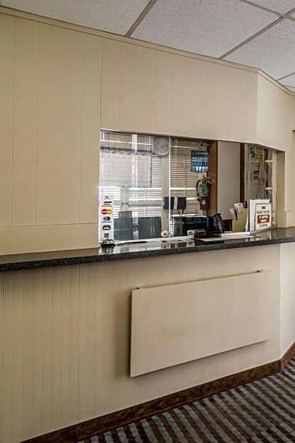 Hotel Rodeway Inn Regalodge photo 5