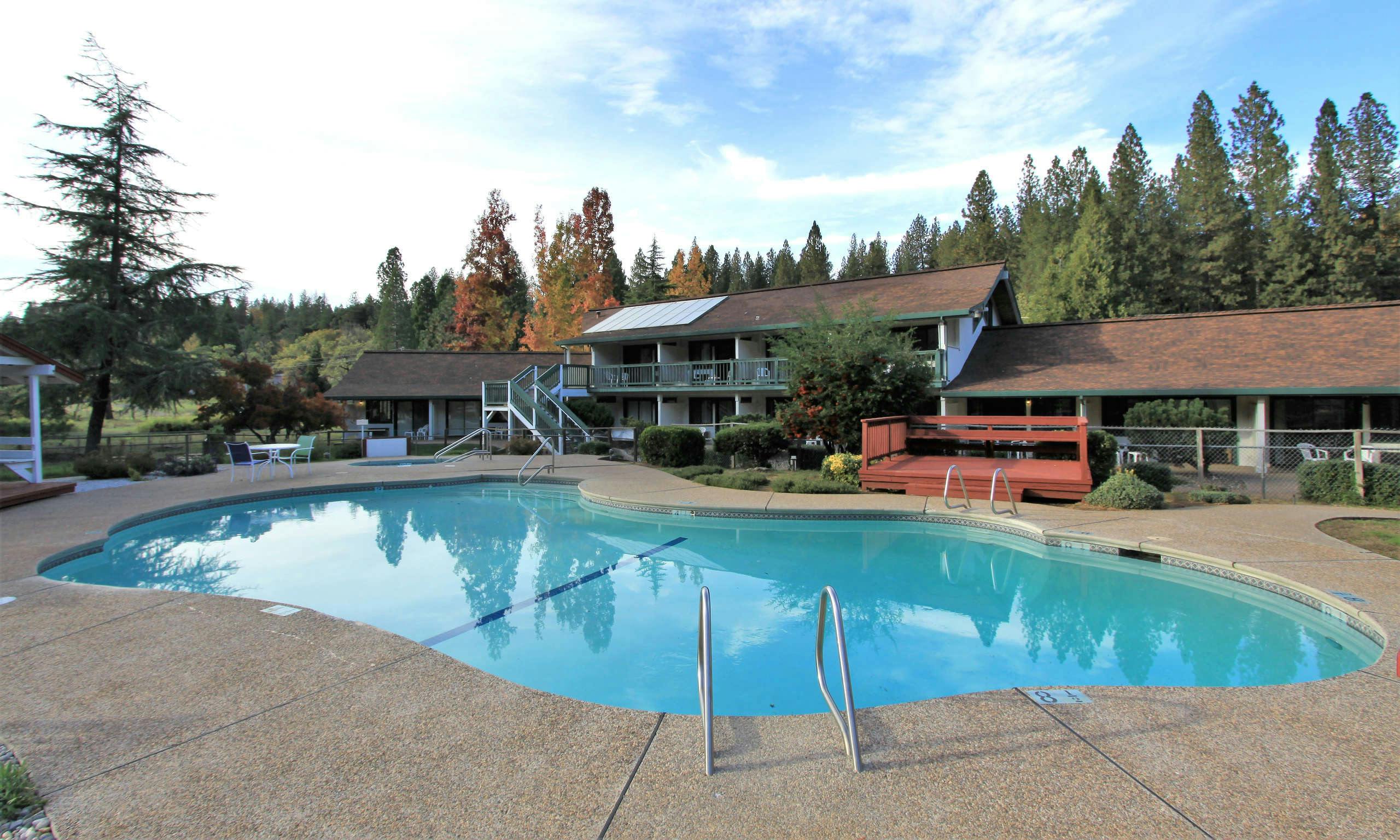 Pioneer Inn & Suites