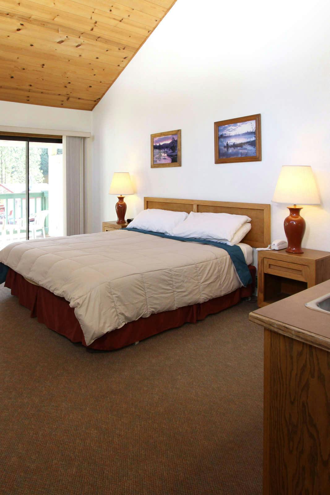 Hotel Pioneer Inn & Suites photo 2