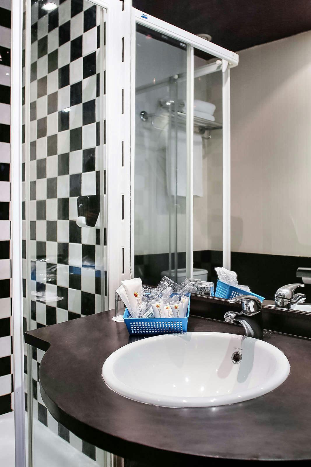 Hotel Hotel Avenida Gran Via photo 4