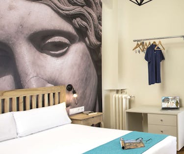 Casual Madrid Del Teatro Madrid Retiro Hoteltonight