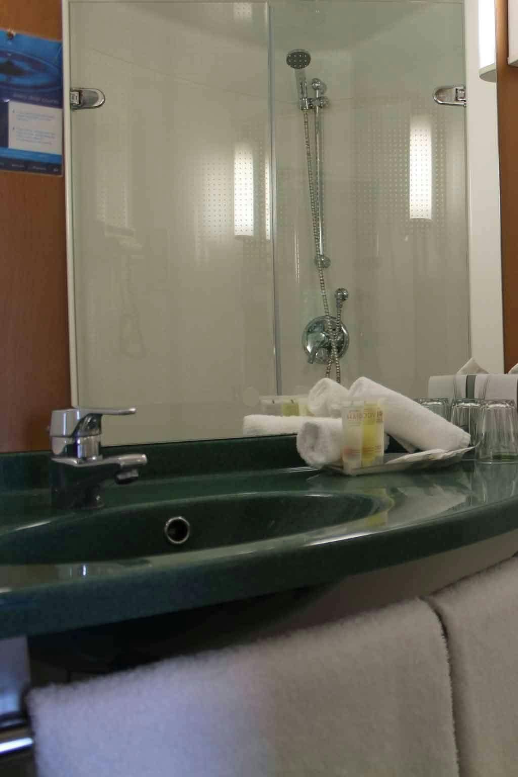 Hotel IBIS NEWCASTLE photo 2