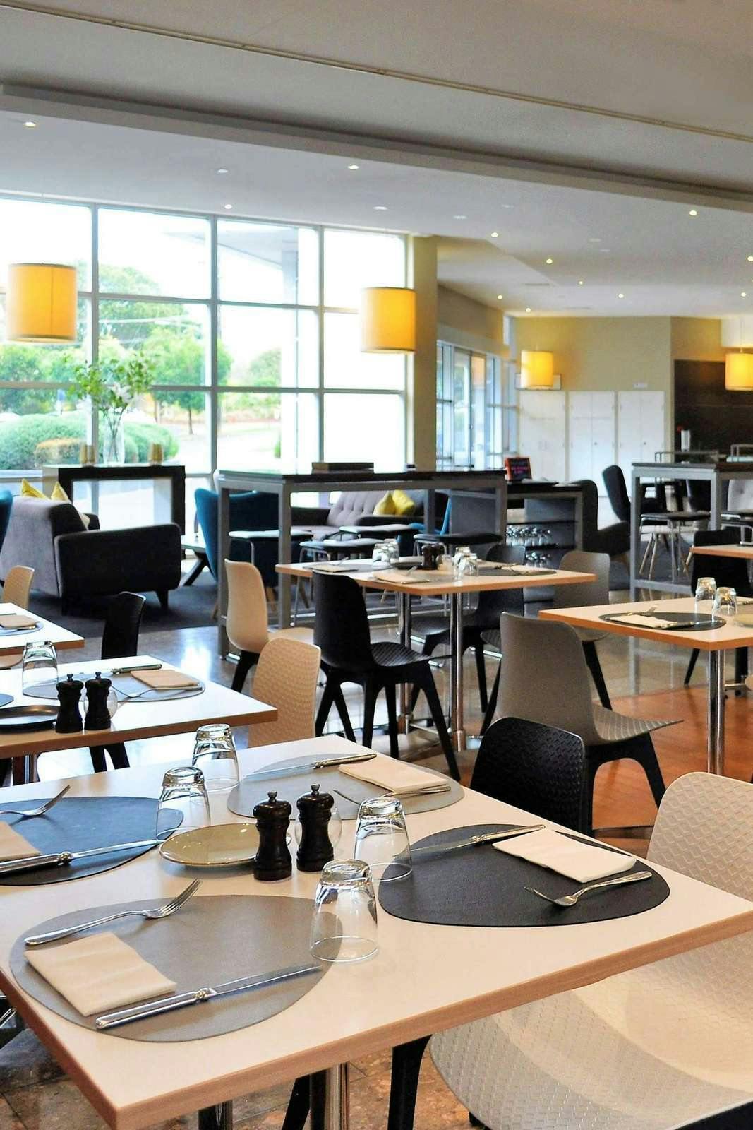 Hotel IBIS GLEN WAVERLEY photo 3