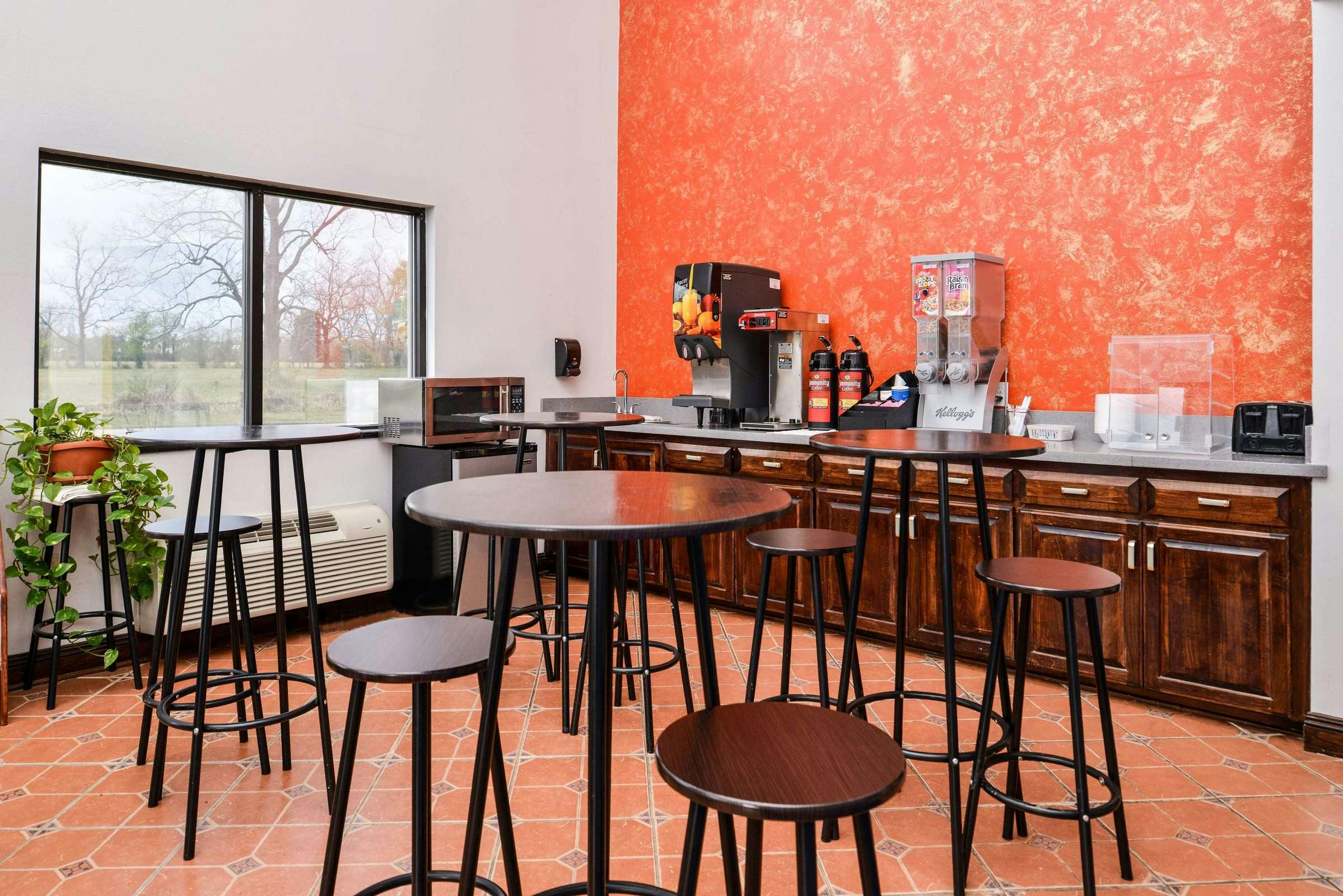 Hotel Americas Best Value Inn Gonzales photo 5